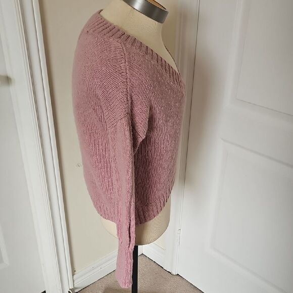 Pink V-Neck Sweater with Long Sleeves - Picture 7 of 16